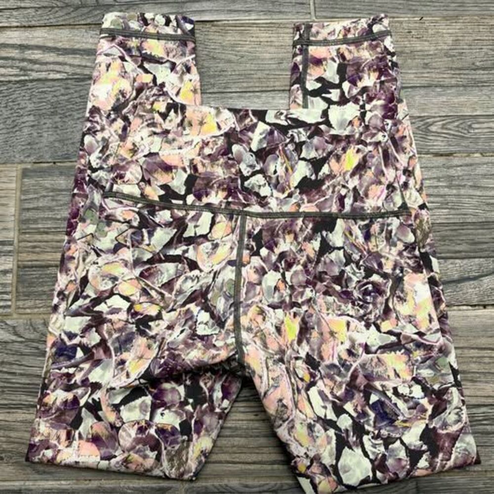 Lululemon Women’s Wunder Under High Rise Tight 25” in Fleur Motion - size 4